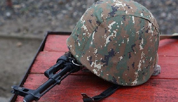 МО Армении: Получивший огнестрельное ранение в голову военный скончался по дороге в больницу, задержан его сослуживец