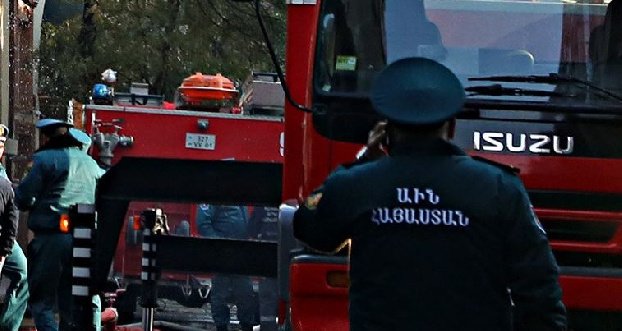 Пожар в центре Еревана: спасатели эвакуировали 28 человек, среди госпитализированных – 3-летний ребенок