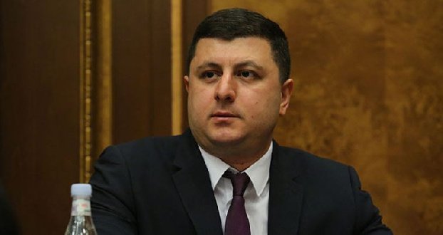 Тигран Абрамян: Задача властей – не решить серьезные проблемы, а «пустить пыль в глаза людям и заткнуть им рты»