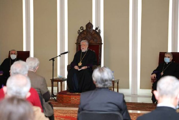 Католикос Арам I встретился с армянской интеллигенцией Ливана