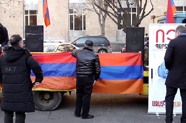 Ограничения в связи с COVID-19 распространяются только на людей среднего возраста – Ара Зограбян