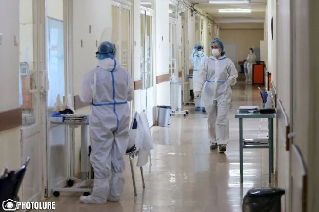 Число новых случаев ковида в Армении за сутки почти достигло 1000