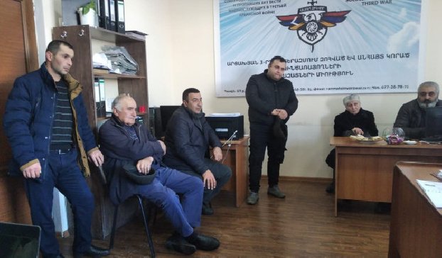 Родственники пропавших без вести военнослужащих встретились с заместителем командующего миротворческими силами РФ в Арцахе