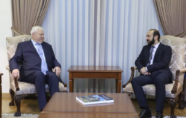 Мирзоян и Каспршик обсудили вопросы, связанные с работой Комиссии по делимитации границы между Арменией и Азербайджаном
