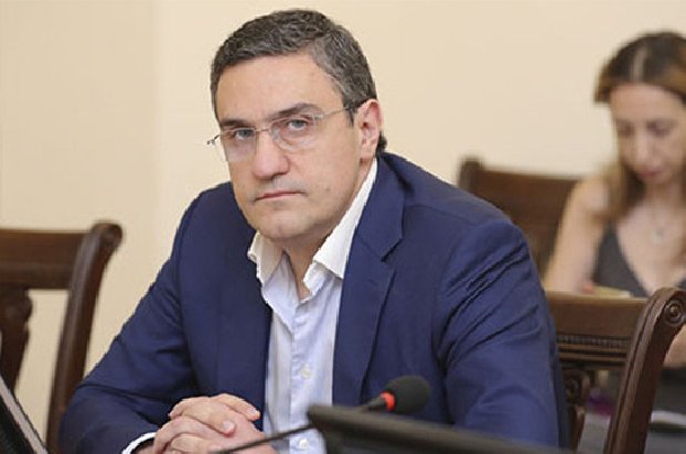 В результате вчерашних столкновений у 3-го корпуса здания правительства Артур Казинян получил перелом ребер