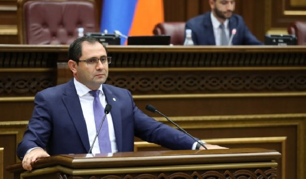 Министр обороны Армении раскритиковал оппозицию за звонки главному военкому
