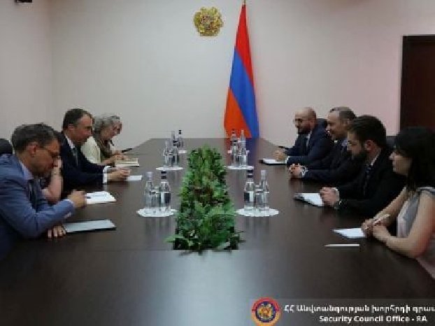Григорян и Клаар обсудили брюссельский процесс по урегулированию армяно-азербайджанских отношений