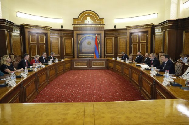 Европарламент придает большое значение обеспечению репатриации армянских военнопленных – Дэвид МакАллистер