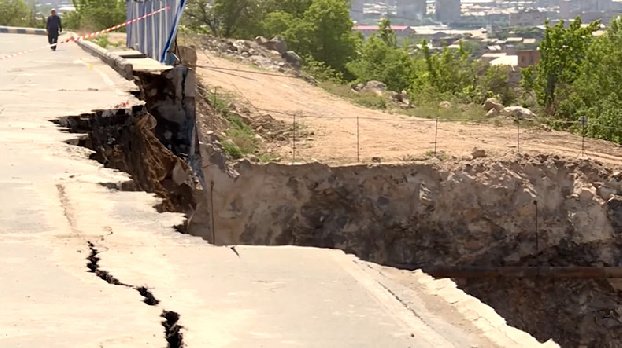 Инспекционный орган обратился в Генпрокуратуру по факту нарушений, допущенных в ходе строительства на Цицернакабердском шоссе