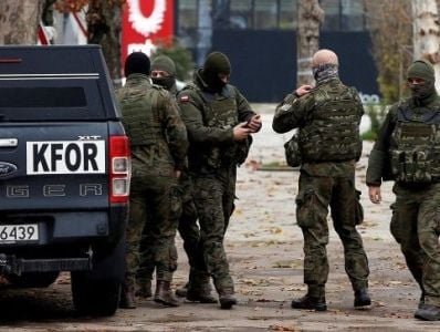 Силы НАТО KFOR взяли под контроль главный перекресток на въезде в Звечан по просьбе Сербии