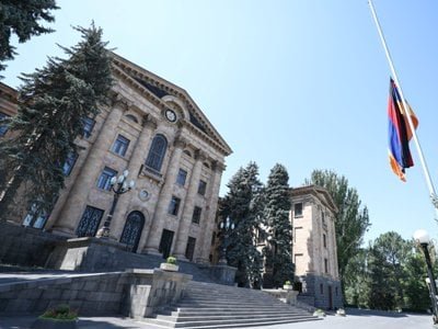 Разъяснение спикера парламента: Почему не открываются двери парка парламента Армении?