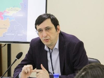 Запад перетягивает на себя вопрос подписания мирного договора между Ереваном и Баку: Российский эксперт назвал мотив