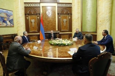 «Жоховурд»: Большинство непарламентских сил больше не хочет встречаться с премьер-министром Армении