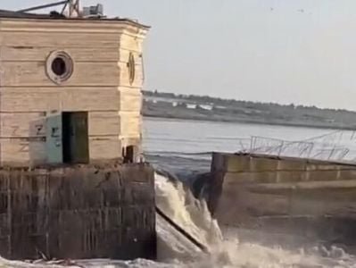 В Новокаховском городском округе ввели режим ЧС: вода поднялась более чем на 10 м