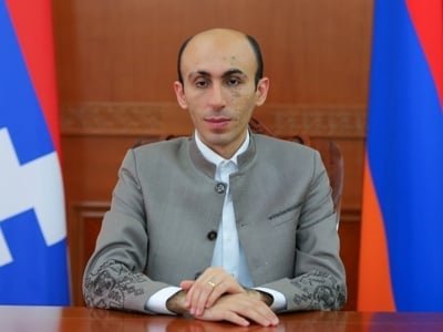 Артак Бегларян: За последние 15 минут в Степанакерте прозвучали десятки взрывов