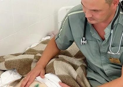 Девушка выжила, выпав с восьмого этажа во время мытья окон