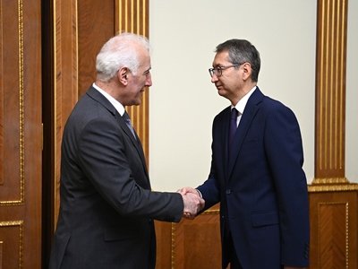 Президент РА принял посла Казахстана